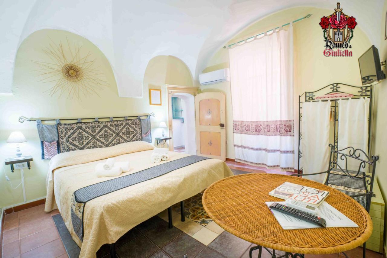 Romeo & Giulietta Rooms 博萨 外观 照片